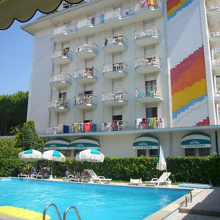 Maxi Heron Hotel 3*